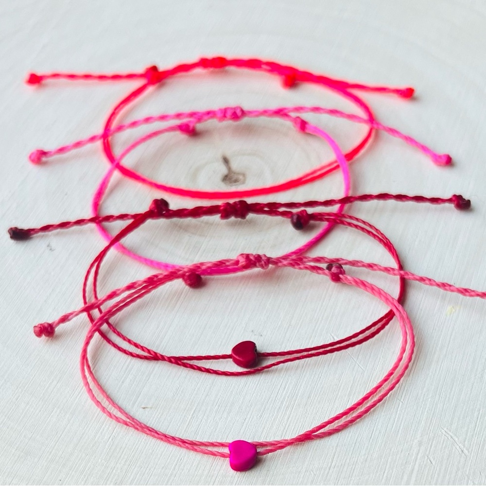 ❤️💗NEW Love/ heart set of 4 Handmade string adjustable bracelets 🫶 - Picture 8 of 8